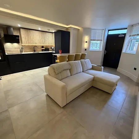 East Parade Collection, Courtyard 35a Harrogate